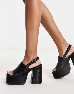 Heartbreak Chunky Platform Sandals In Black