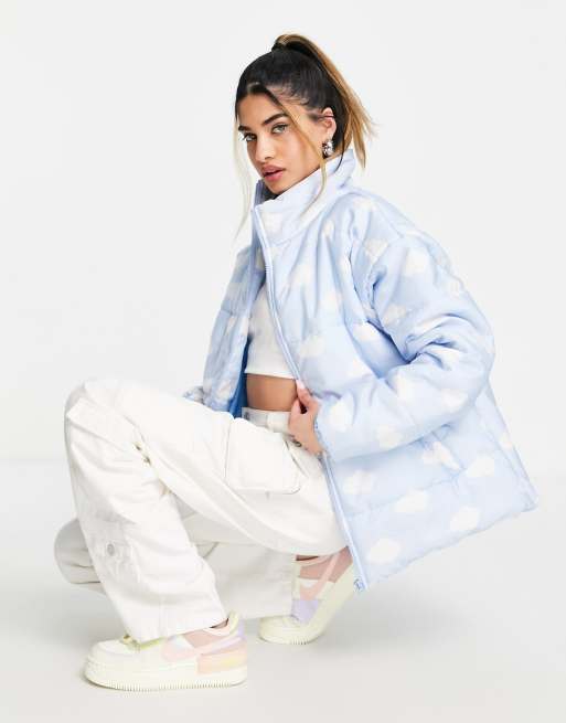 Heartbreak cloud print puffer jacket in blue