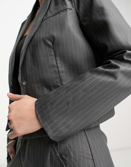 Heartbreak - Cropped blazer in grijs met krijtstreep, deel van co-ord set, 2 van 4
