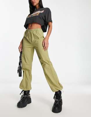 Heartbreak - Fallschirmhose in Khaki mit weitem Bein-Grün