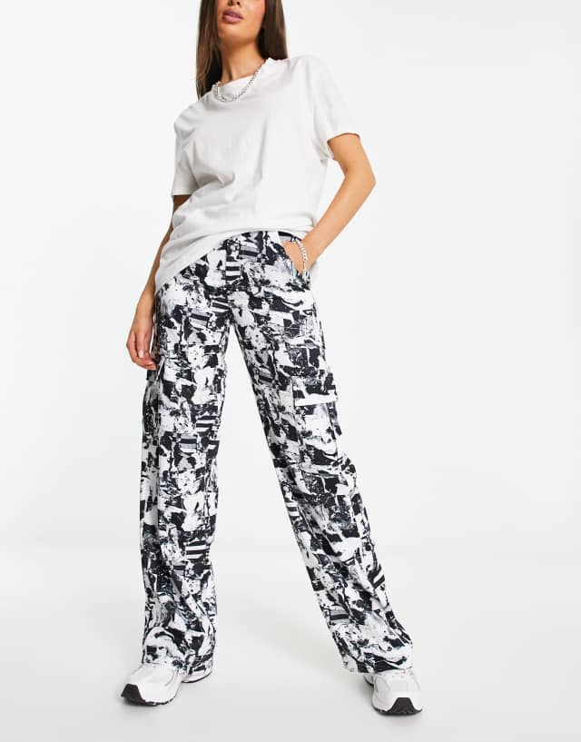 Heartbreak high rise wide leg pants in monochrome floral