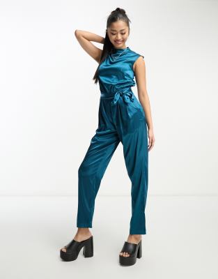 Heartbreak - Hochgeschlossener, geraffter Satin-Jumpsuit in Blaugrün