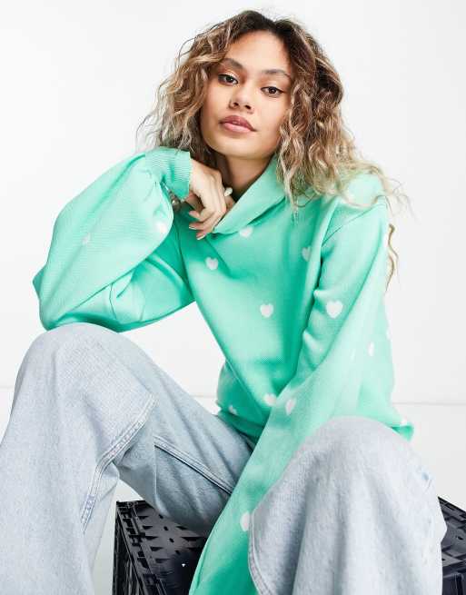 Heartbreak - Maglione con collo alto oversize con ricamo con cuori, colore verde salvia