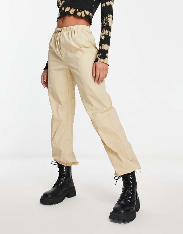 Heartbreak parachute pants in stone