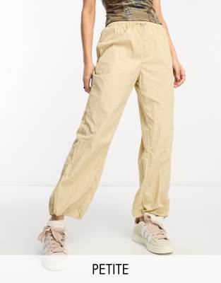 Heartbreak Petite - Fallschirmhose in Steinbeige mit weitem Schnitt-Neutral