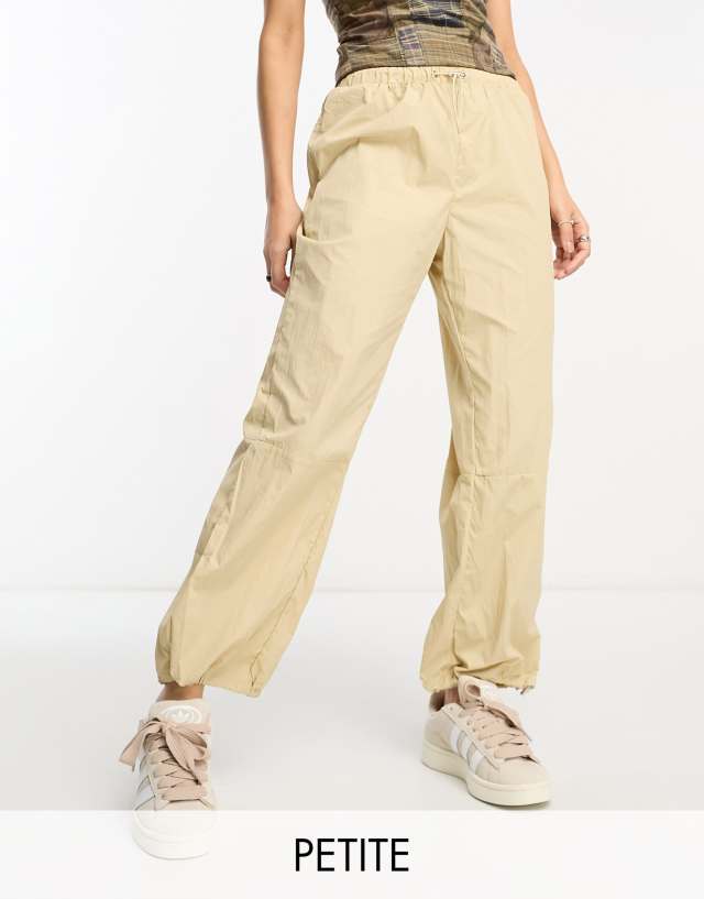 Heartbreak Petite parachute wide leg pants in stone