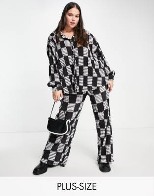 Heartbreak Plus plisse wide leg pants in geo print (part of a set)