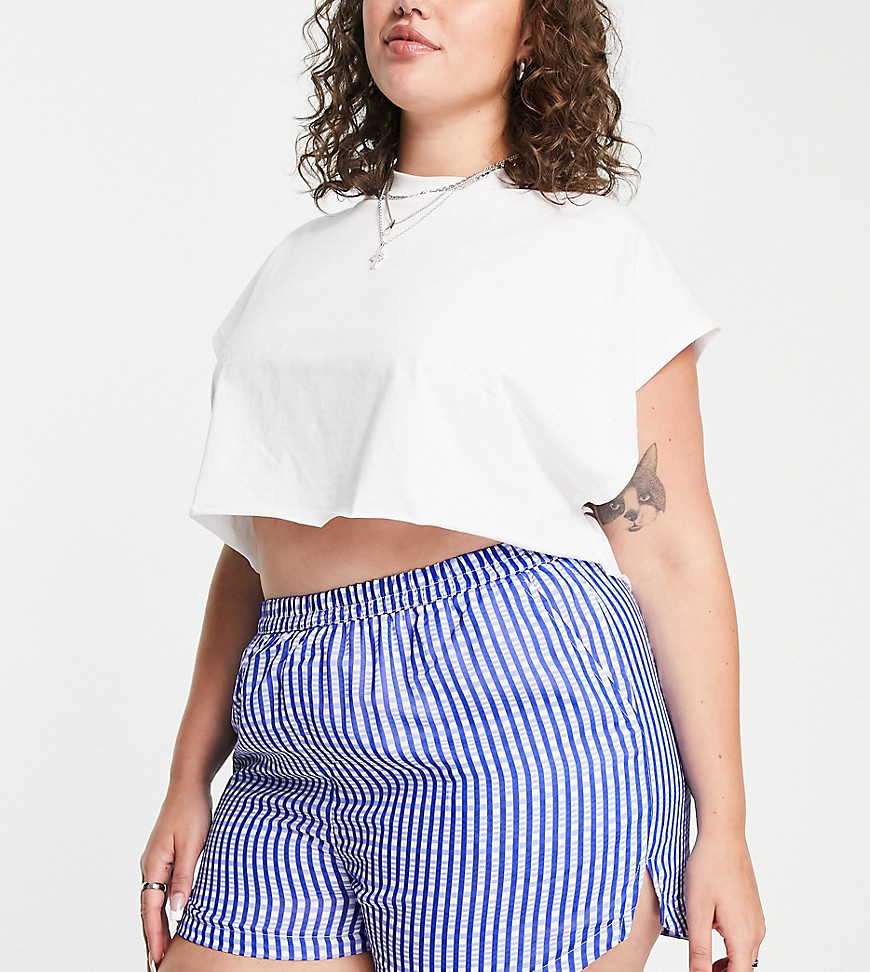 Plus-size shorts by Heartbreak Make some legroom Check print High rise Elasticated waist Side pockets Regular fit