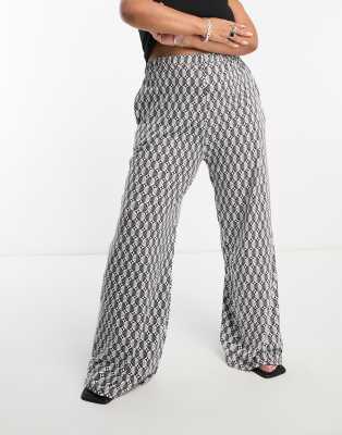 Heartbreak Plus Heartbreak Plus wide leg trousers co-ord in mono geo print-Black