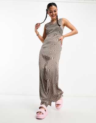 Heartbreak satin flippy hem maxi dress in abstract print-Brown