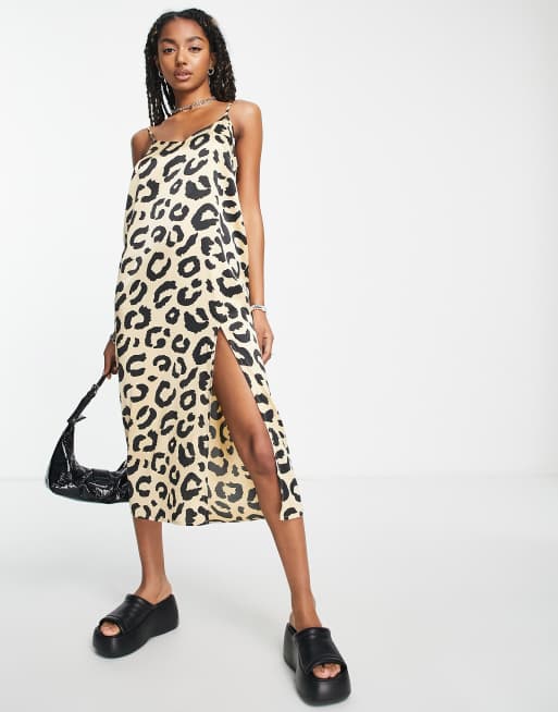 Leopard dress with outlet slit