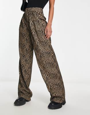 Heartbreak Heartbreak super wide leg trousers in beige zebra print-Neutral