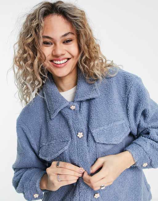 Heartbreak - Veste oversize imitation peau de mouton avec boutons en forme de fleurs - Bleu