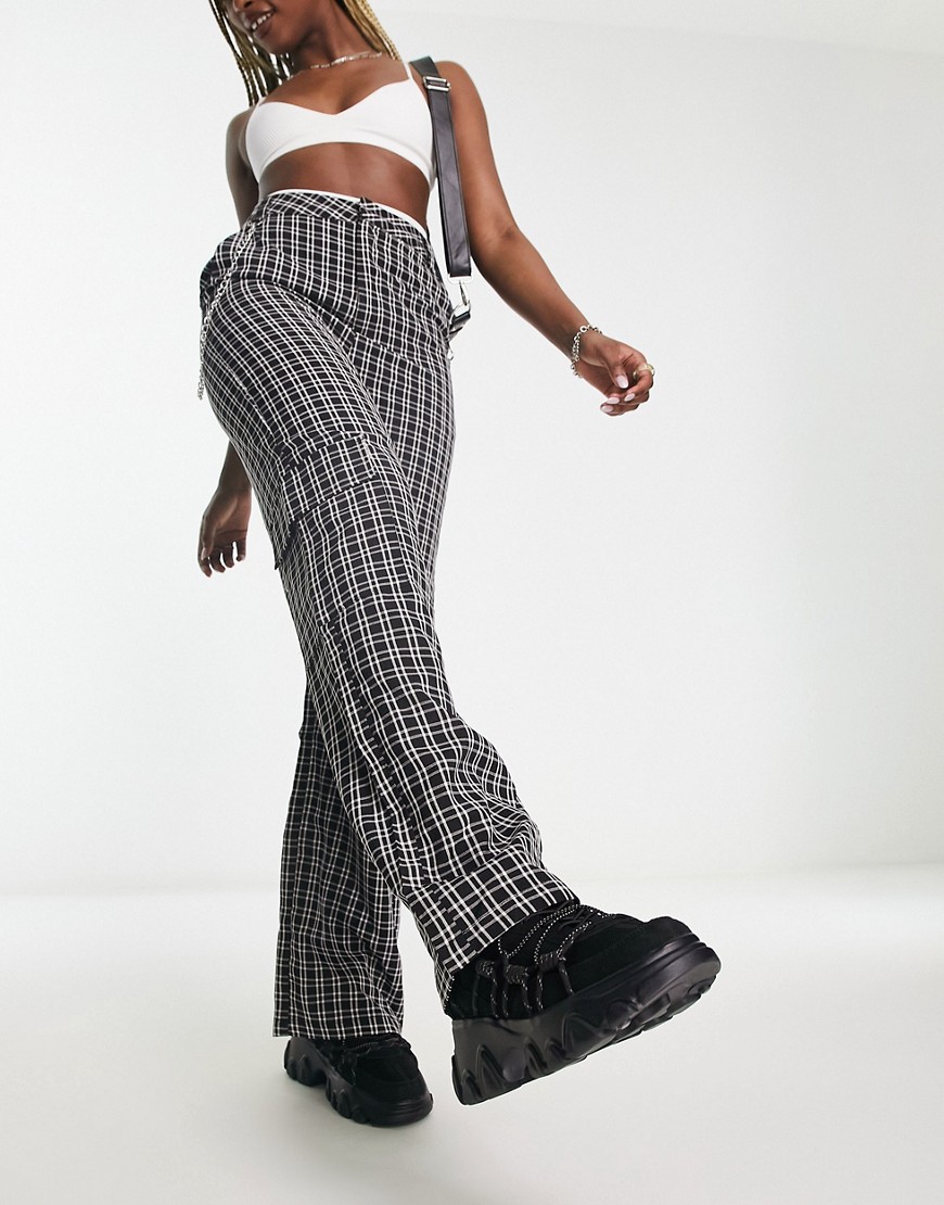 Heartbreak wide leg cargo trousers with detachable chain in monochrome check-Black