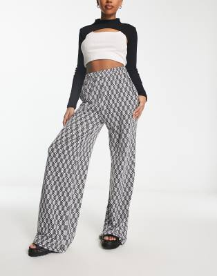 Heartbreak Heartbreak wide leg trousers co-ord in mono geo print-Black