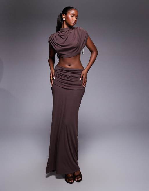 Heiress Beverly Hills - Coordinato premium con top accollato drappeggiato e gonna lunga color cioccolato