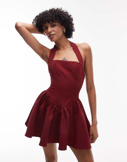 Heiress - Beverly Hills - Vestito corto strutturato allacciato al collo color bordeaux con vita scesa e gonna a pieghe 