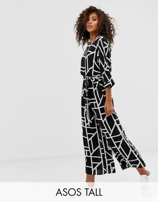 Heldragt med mono geo-print og bindebånd i taljen fra ASOS DESIGN Tall