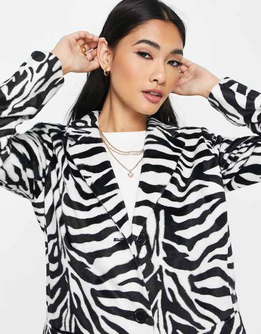Helene Berman - College jas in jaren 90-stijl in zwart-witte zebraprint, 3 van 4