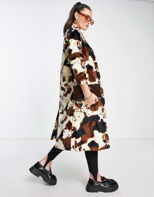 Helene Berman - Jas in jaren 90 stijl met koeienprint in bruin