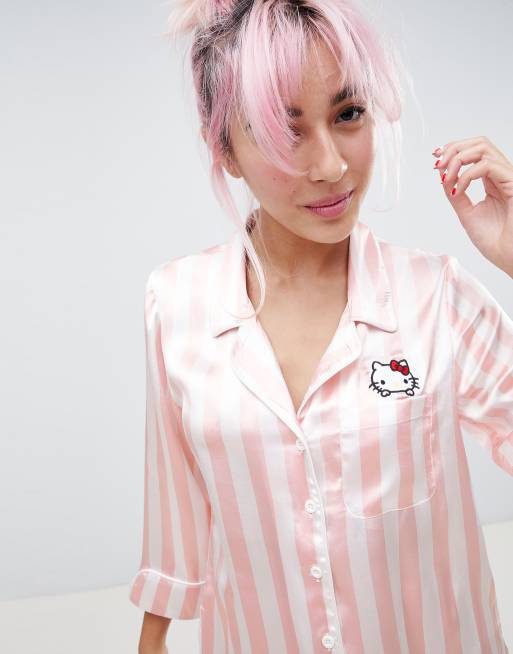 Hello Kitty X ASOS - Pigiama in velluto con motivo di Hello Kitty che  spunta