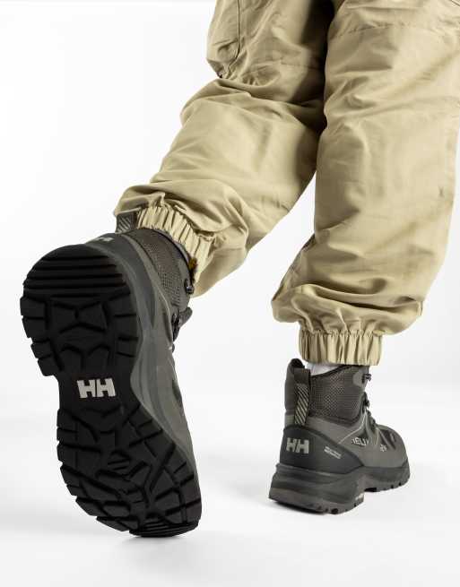 Helly Hansen Cascade hiking boots in black, 3 of 4