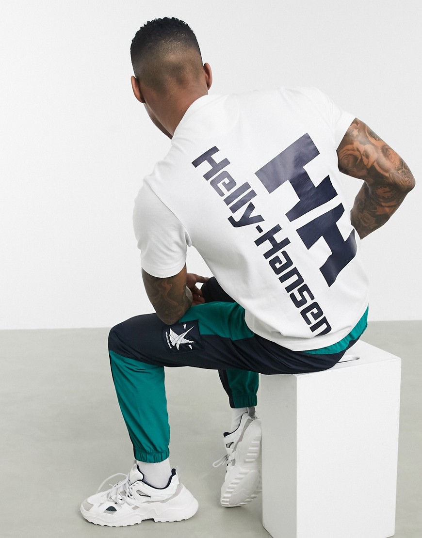 Helly Hansen — Hvid T-shirt med logo