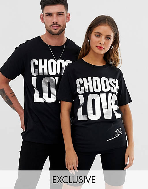 Help Refugees - Czarny T-shirt z organicznej bawełny ze srebrnym napisem Choose Love