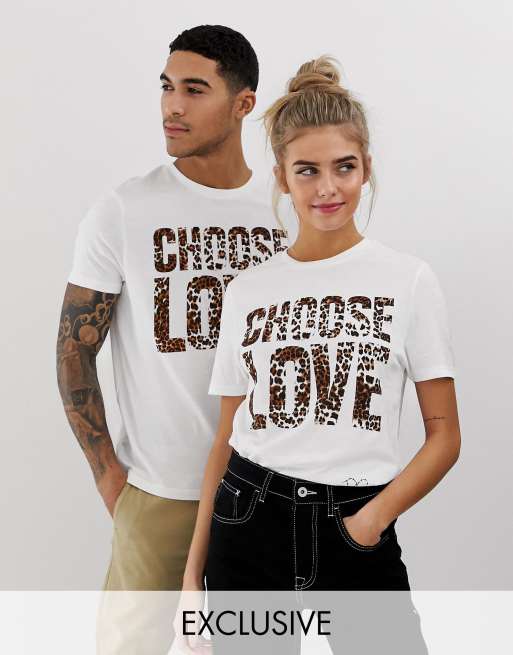 Help Refugees - T-shirt bianca in cotone biologico con stampa leopardata e scritta 