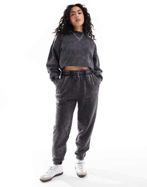 Hera Womens washed sweatpant in black