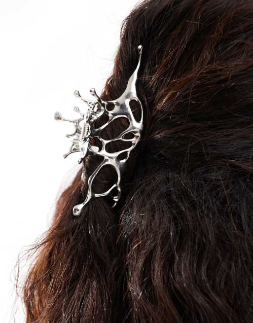 Heretic Nine Exclusive silver wavy hair claw clip, 2 of 4