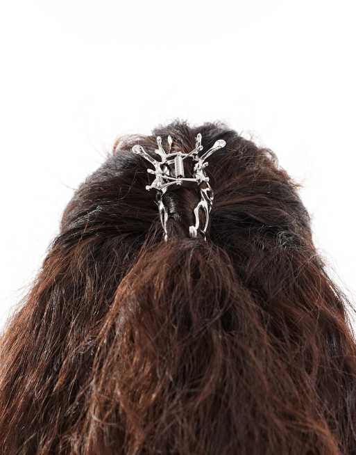 Heretic Nine Exclusive silver wavy hair claw clip, 3 of 4