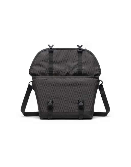 Herschel Supply Co Cove 7.5l messenger bag in black, 3 of 4