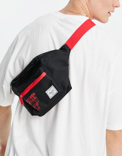 Herschel Supply Co - Seventeen NBA Chicago Bulls - Bæltetaske i sort - Kun hos ASOS, 2 af 4