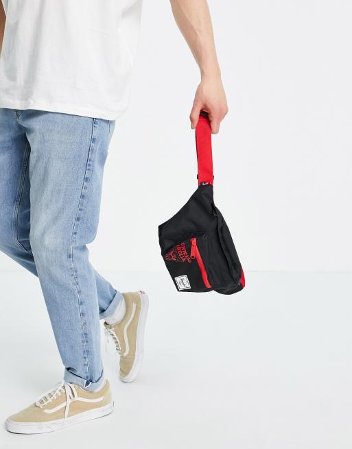 Herschel Supply Co - Seventeen NBA Chicago Bulls - Bæltetaske i sort - Kun hos ASOS, 3 af 4