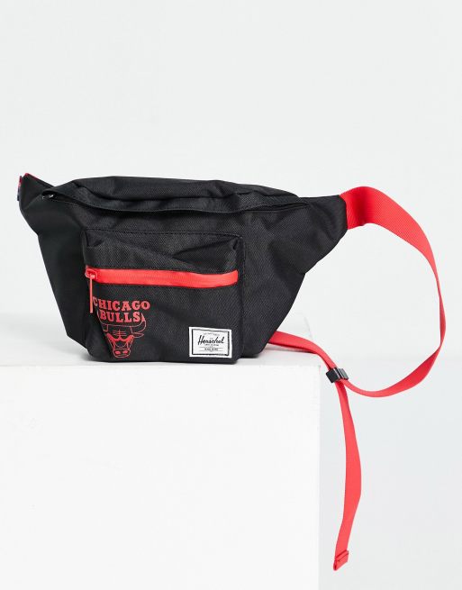 Herschel Supply Co - Seventeen NBA Chicago Bulls - Bæltetaske i sort - Kun hos ASOS, 4 af 4