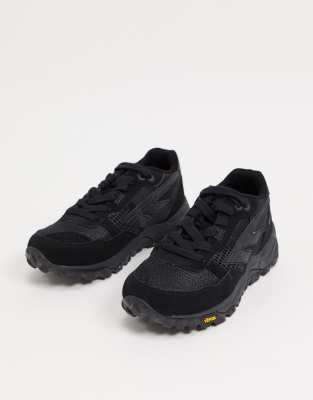 hi tec black trainers