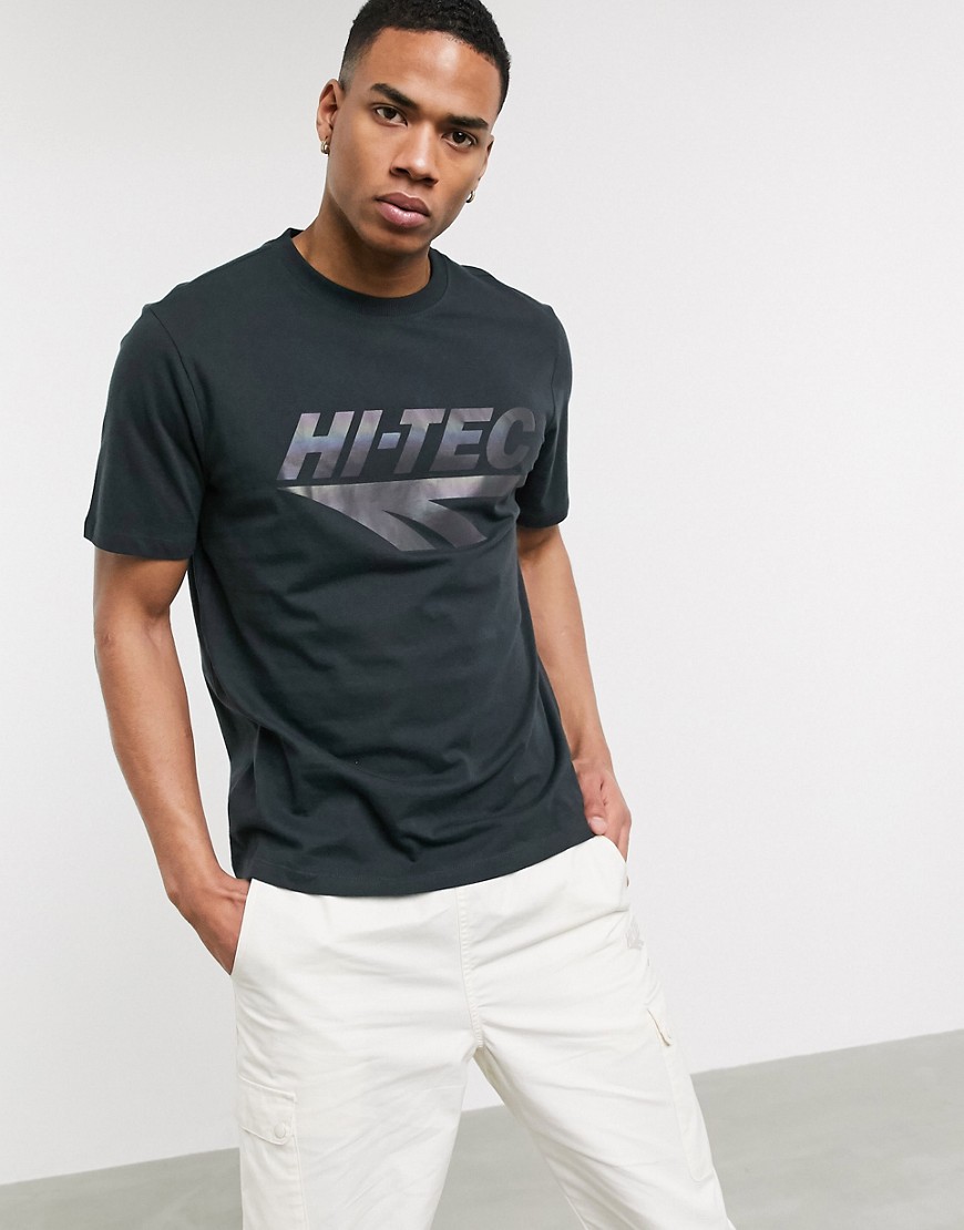 Hi-Tec - T-shirt met iriserende print op de borst in zwarte wassing