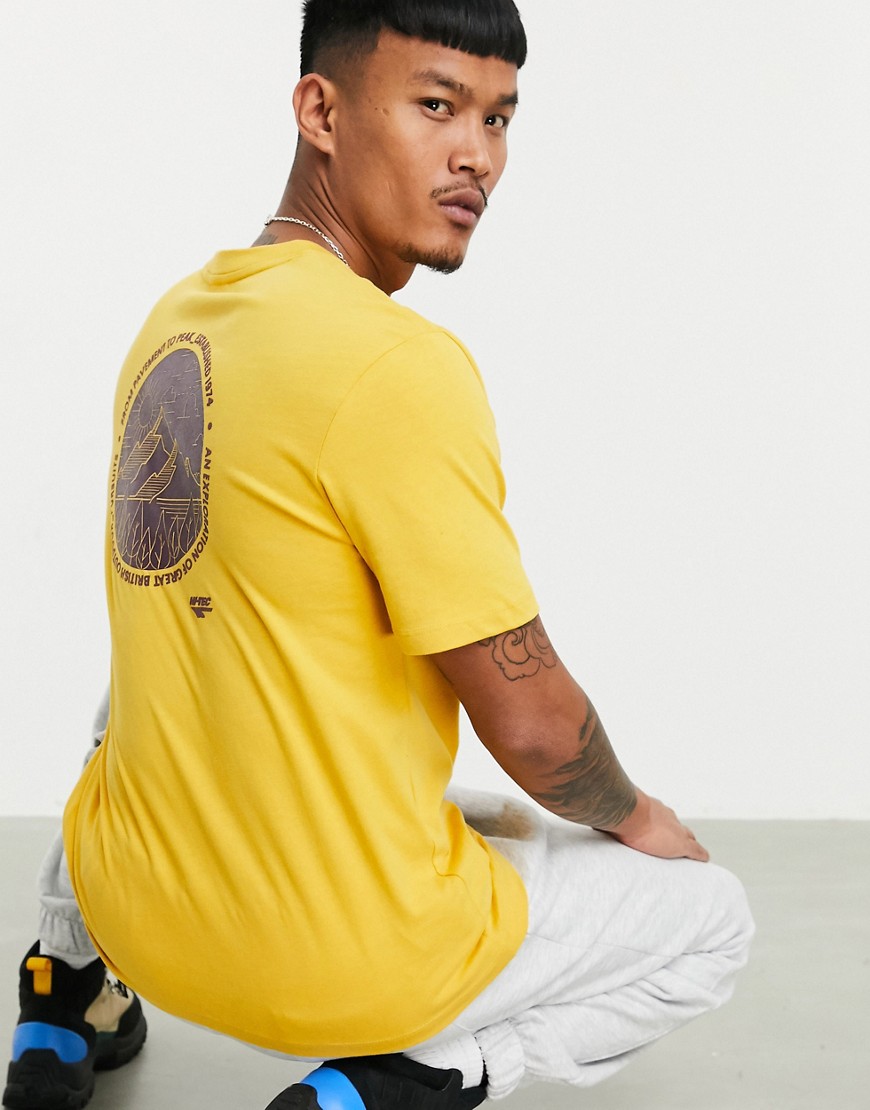 Hi-Tec - T-shirt met klein logo en print op de rug in geel