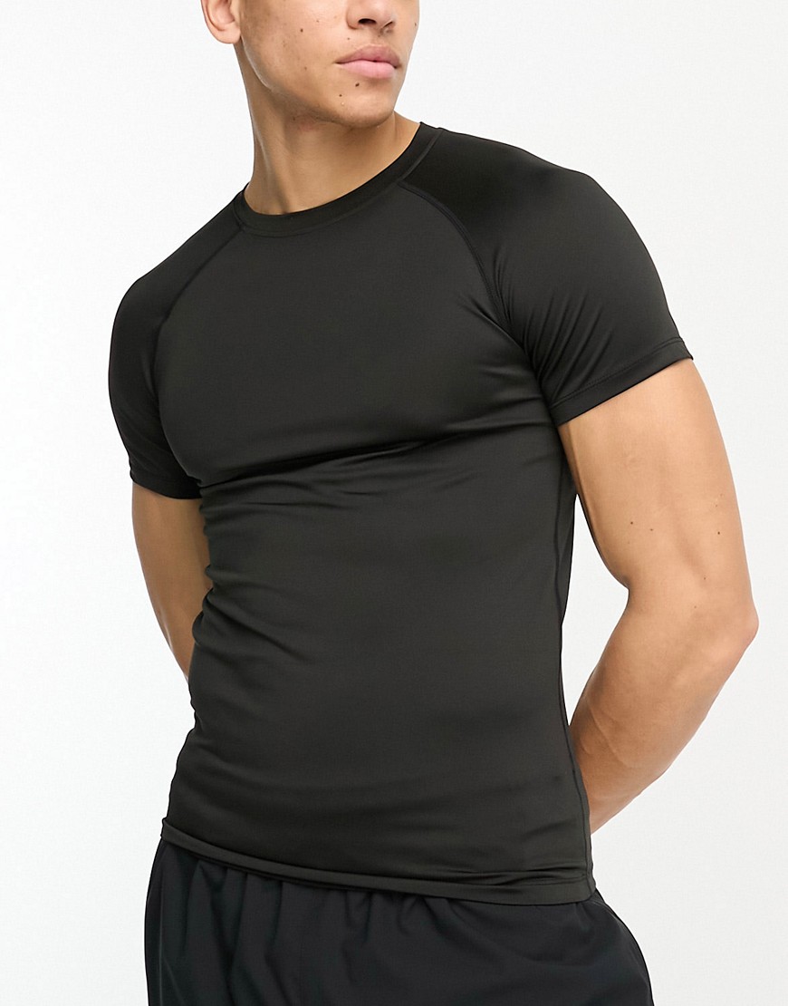 essential training t-shirt in black