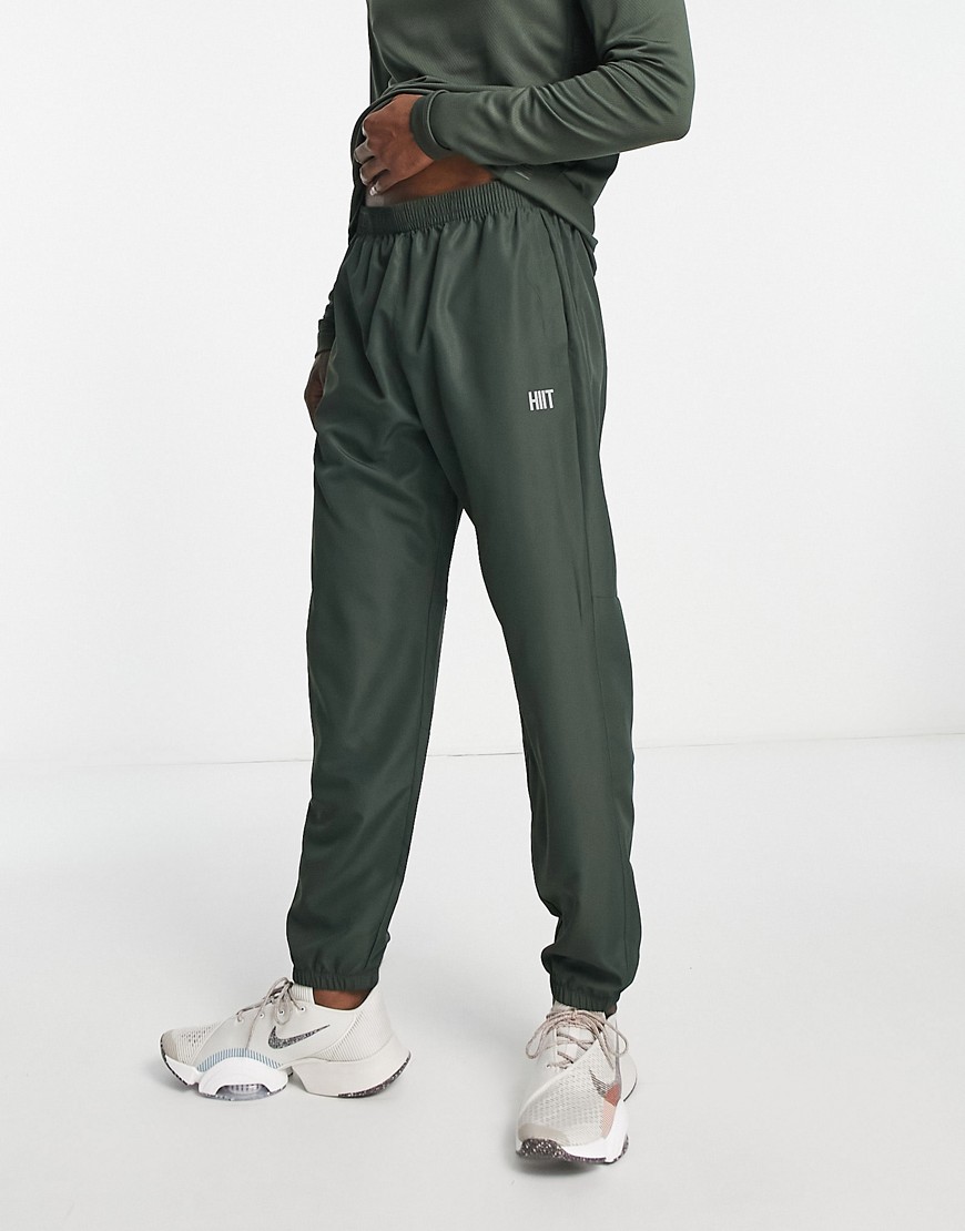 HIIT essential woven jogger in khaki-Green