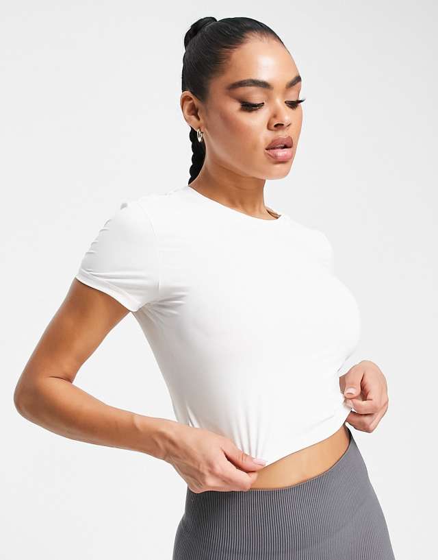 HIIT fitted t-shirt in white