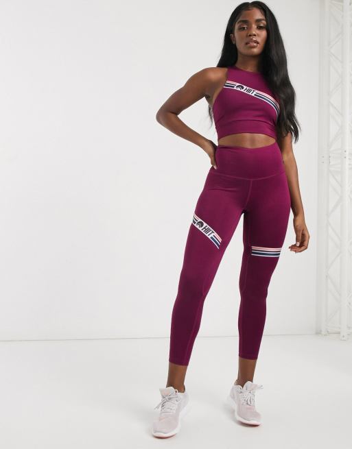 HIIT – Hallonröd sportbehå med brottarrygg och leggings, 2 av 2