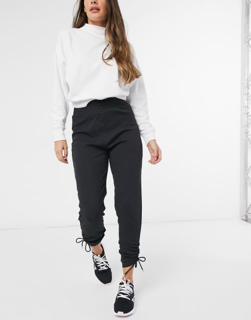 HIIT - Joggers corti neri con coulisse e dettagli arricciati