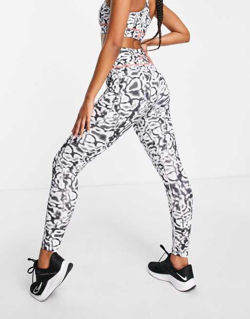 HIIT legging in blurred animal print