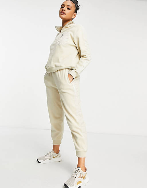 HIIT microfleece jogger in off white