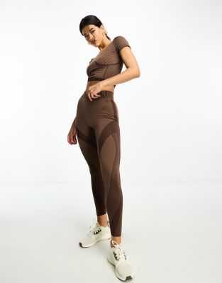 HIIT - Nahtlose, gerippte Leggings mit hohem Bund und kontrastierenden Einsätzen-Brown