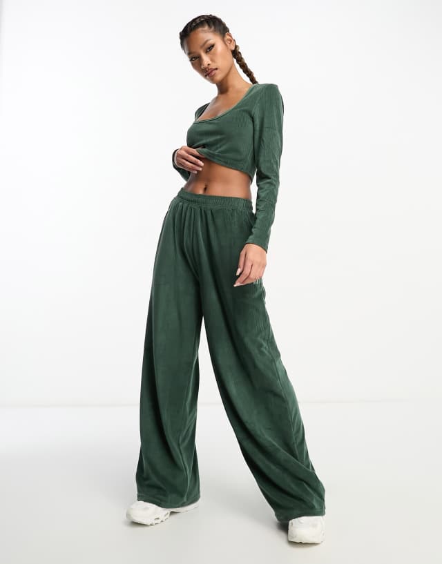 HIIT oversized sweatpants in velvet rib in khaki