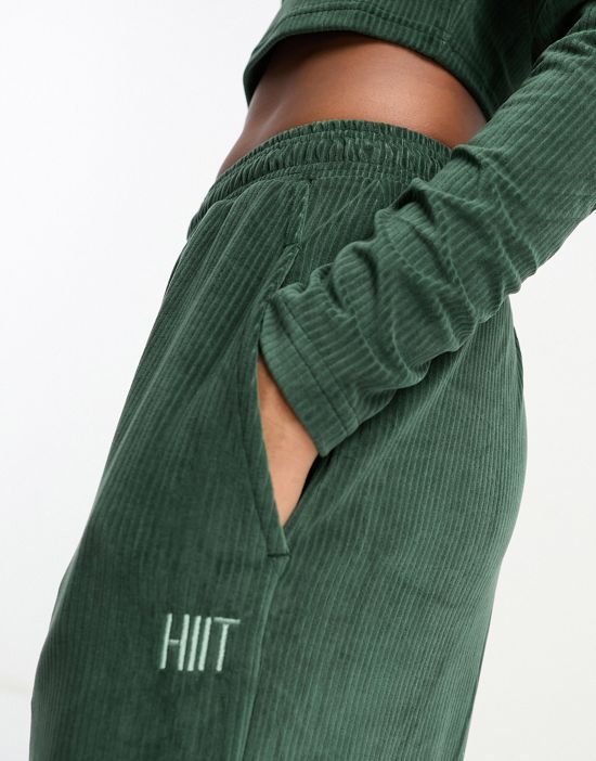https://images.asos-media.com/products/hiit-oversized-sweatpants-in-velvet-rib-in-khaki/203019153-2?$n_550w$&wid=550&fit=constrain