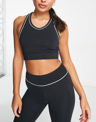 Hiit Scoop Neck Bra With Piping In Black